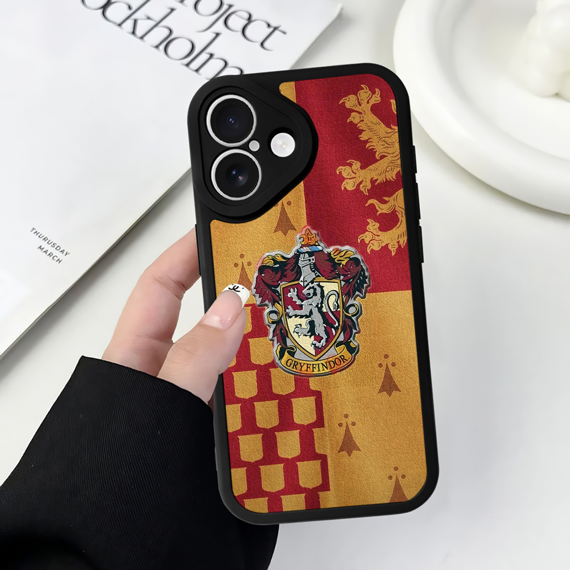 （画像用） Harry Potter ハリー・ポッターシリーズ 【iPhone 16シリーズ対応】シリコンスマホケース（レザー調） 材質：シリコン
